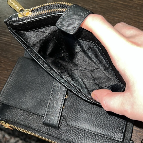 Michael Kors wristlet wallet with phone holder - Picture 7 of 7